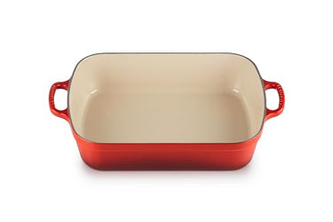 Le Creuset Signature Gusseisen-Bratreine, 33 cm, Rechteckig, Für alle Herdarten und Induktion geeignet, Volumen: 4,9 l, 3,85 kg, Kirschrot, 20184330602422 im Sale